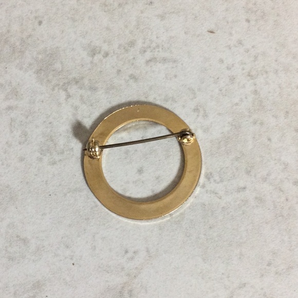 Vintage Gold circle pin - Picture 5 of 6